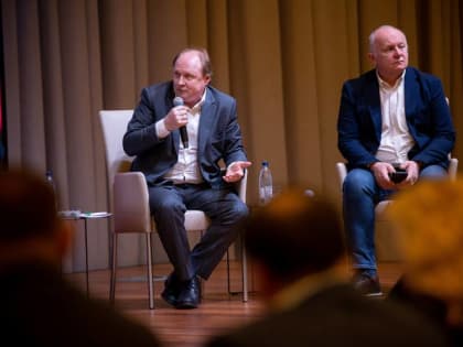 Указы Президента РФ обсудили на пленарной сессии II Окружного семинара