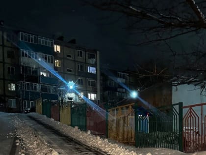 В Петропавловске ночью расчищали дороги от снега