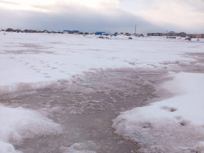 Об опасности весеннего льда на камчатских водоемах напомнили любителям прогулок