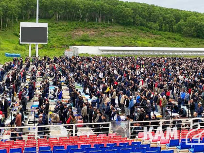 На Камчатке пять тысяч мусульман приняли участие в праздничной молитве (фото)