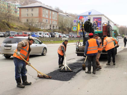 На главных дорогах Петропавловска-Камчатского активизировались дорожники