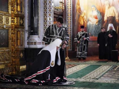 Патриарх Кирилл попросил у всех верующих прощения и благословил их на Великий пост