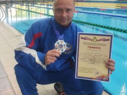 Камчатский спортсмен вернулся с соревнований по плаванию с медалью за второе место в личном зачете