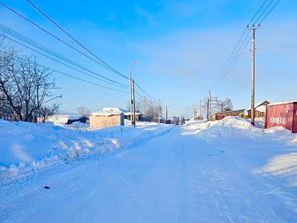 Глава Усть-Камчатского округа помог женщине с младенцем выбраться из подъезда