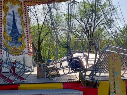 В Оренбурге из-за технической неисправности упала карусель, пострадали дети