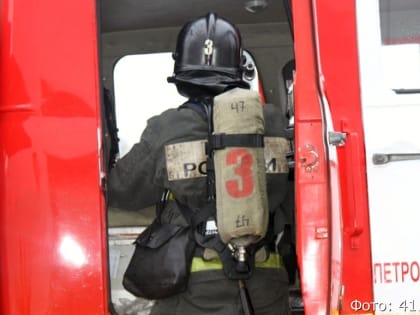 На проспекте Рыбаков в Петропавловске загорелась «Тойота-RAV-4»