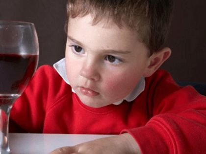 Медики: не наливайте детям!