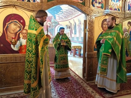 В праздник праведного Феодора Томского архиепископ Феодор совершил Литургию в Морском соборе
