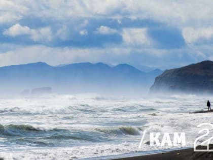 Волны высотой до 10 метров ожидаются в акваториях Камчатки из-за циклона