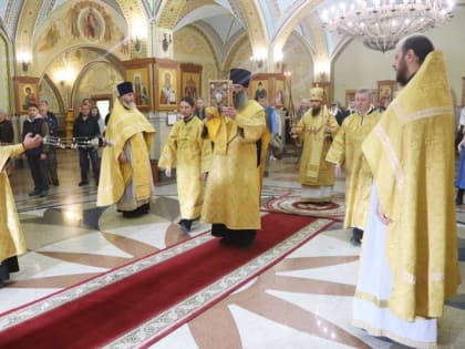 В праздник Тихвинской иконы Божией Матери Архиепископ Феодор совершил литургию в Кафедральном соборе
