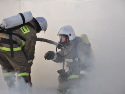 Уснул с сигаретой: пожарные спасли пьяного мужчину на Камчатке от гибели