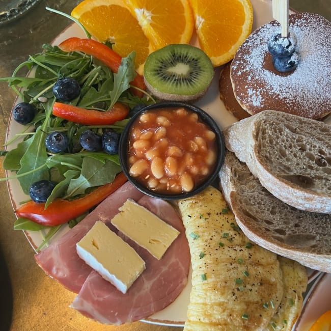 Norðurbakkinn. Book & café.