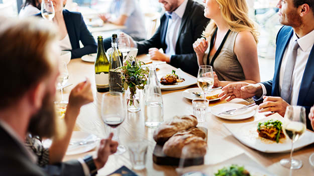 Dineren samen met familie, vrienden of collega's zorgt voor verbinding