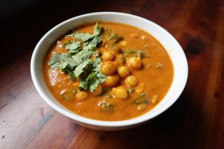 Chickpea and Spinach Curry 