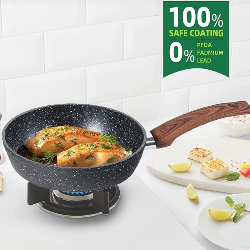 Vue 3 de Kitchen Academy Lot Poele
