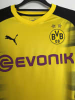 Borussia Dortmund 2017/18 Match Issued Shirt — Christian Pulisic, Size M — club crest detail