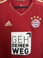 Bayern München 2011/12 Match Worn / Issued Shirt — Bastian Schweinsteiger, signed — club crest detail