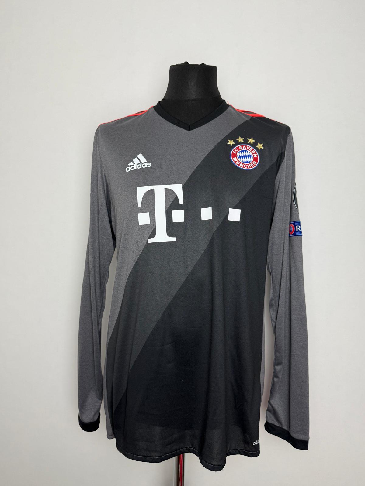 Bayern München 2016/17 Champions League Match Worn Shirt — Jérôme Boateng, with COA