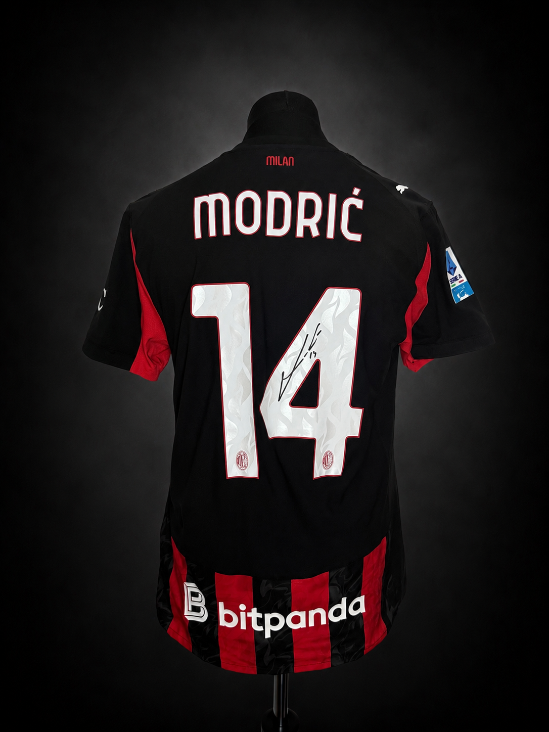 Luka Modrić — Match Worn, Signed — photo 2