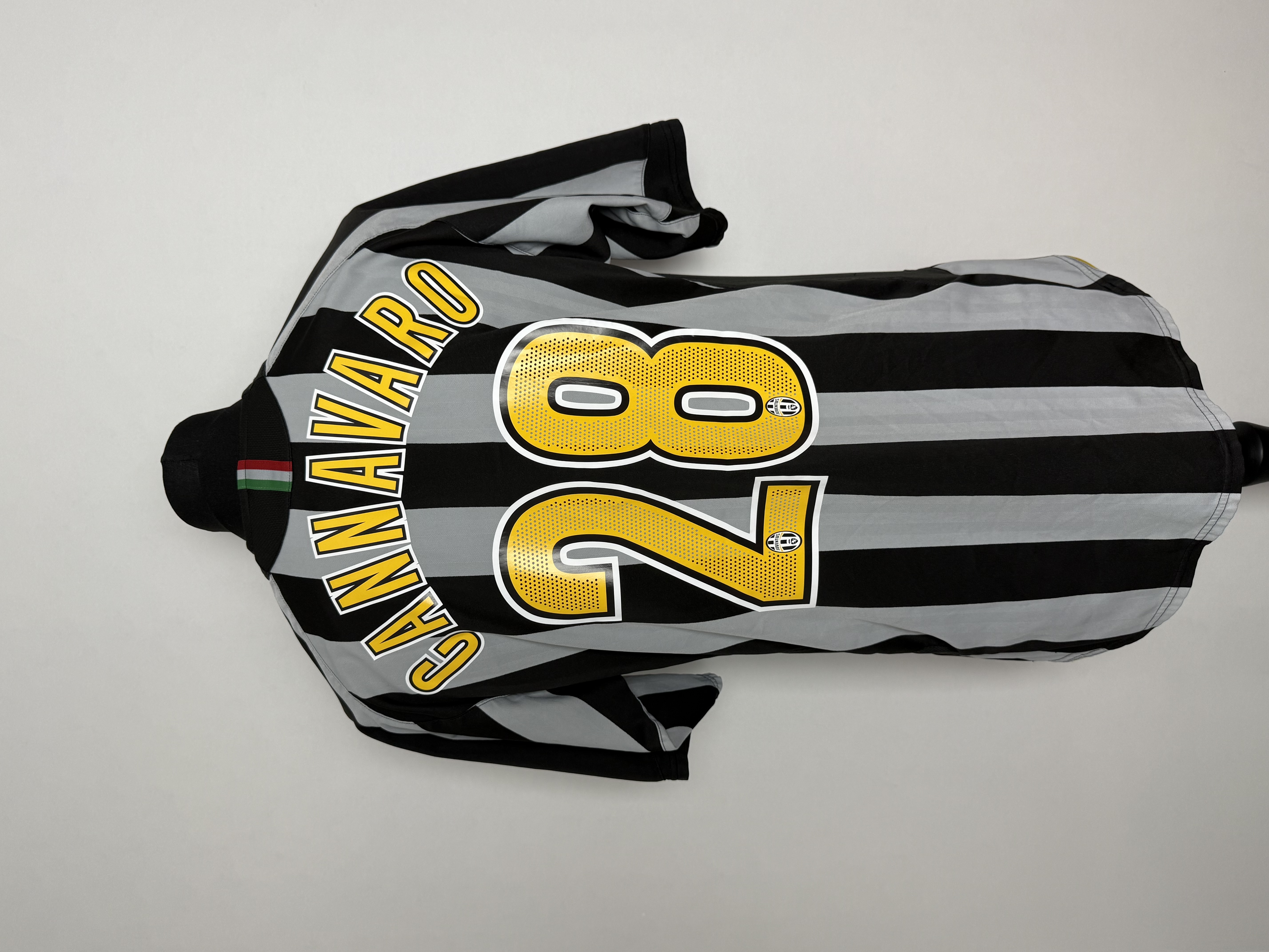 Juventus 2005/06 Home Shirt Cannavaro — Vintage Original, Size L