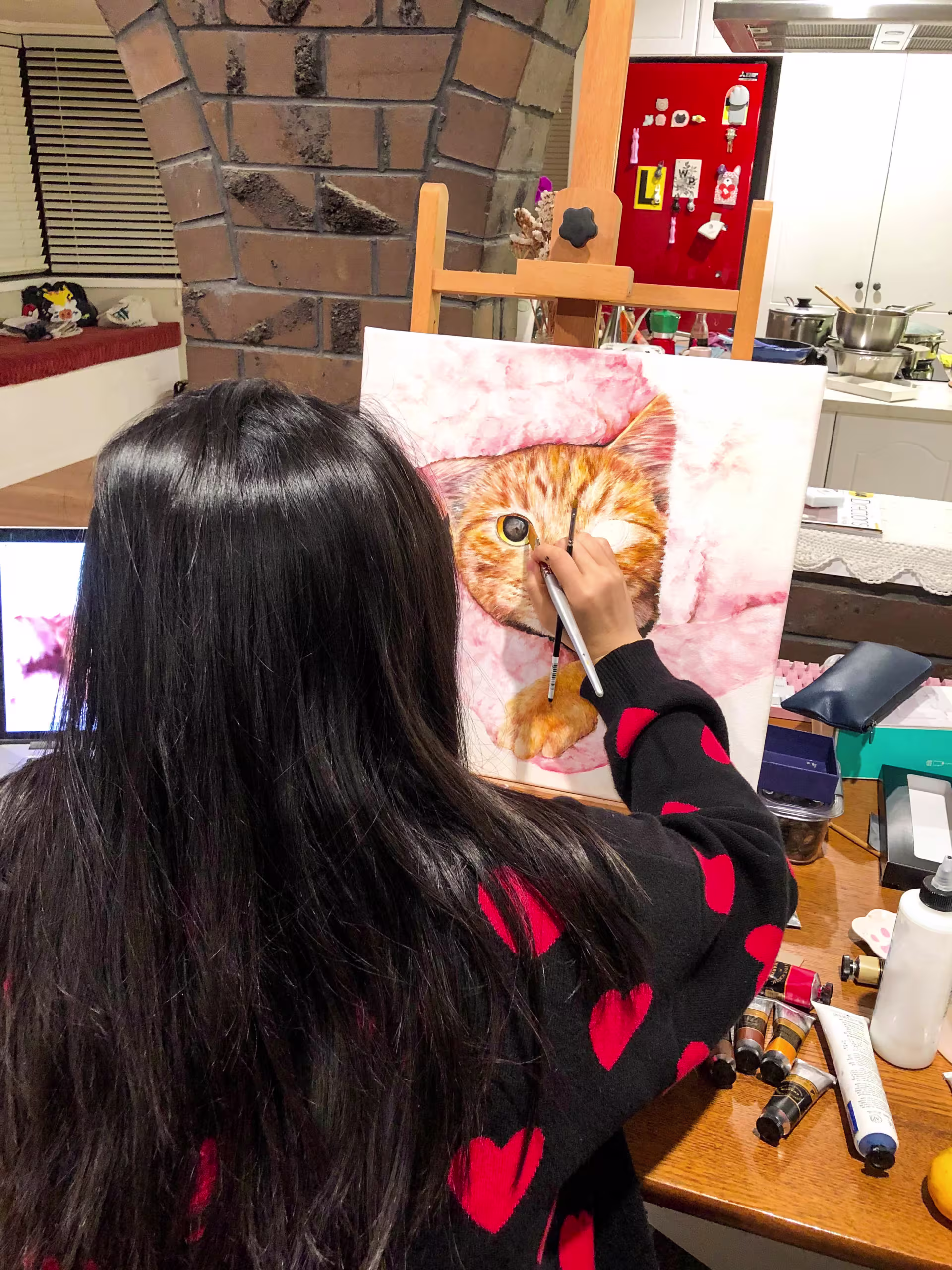 Janus is drawing a pet pencil drawing