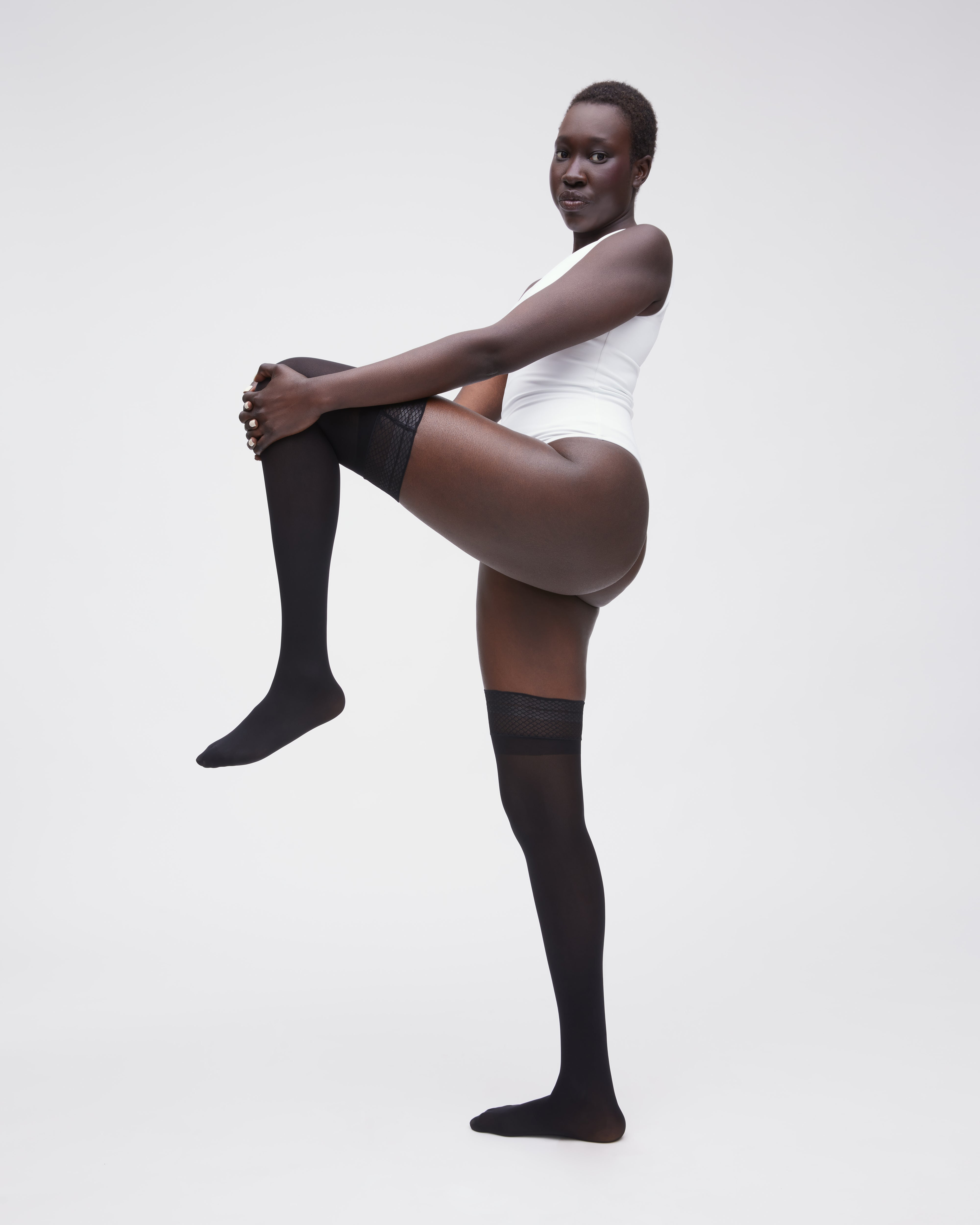 null, Cuisses transparentes résistantes aux déchirures, thigh-high-sheer-tights, sheertex, product image, unbreakable tights, model