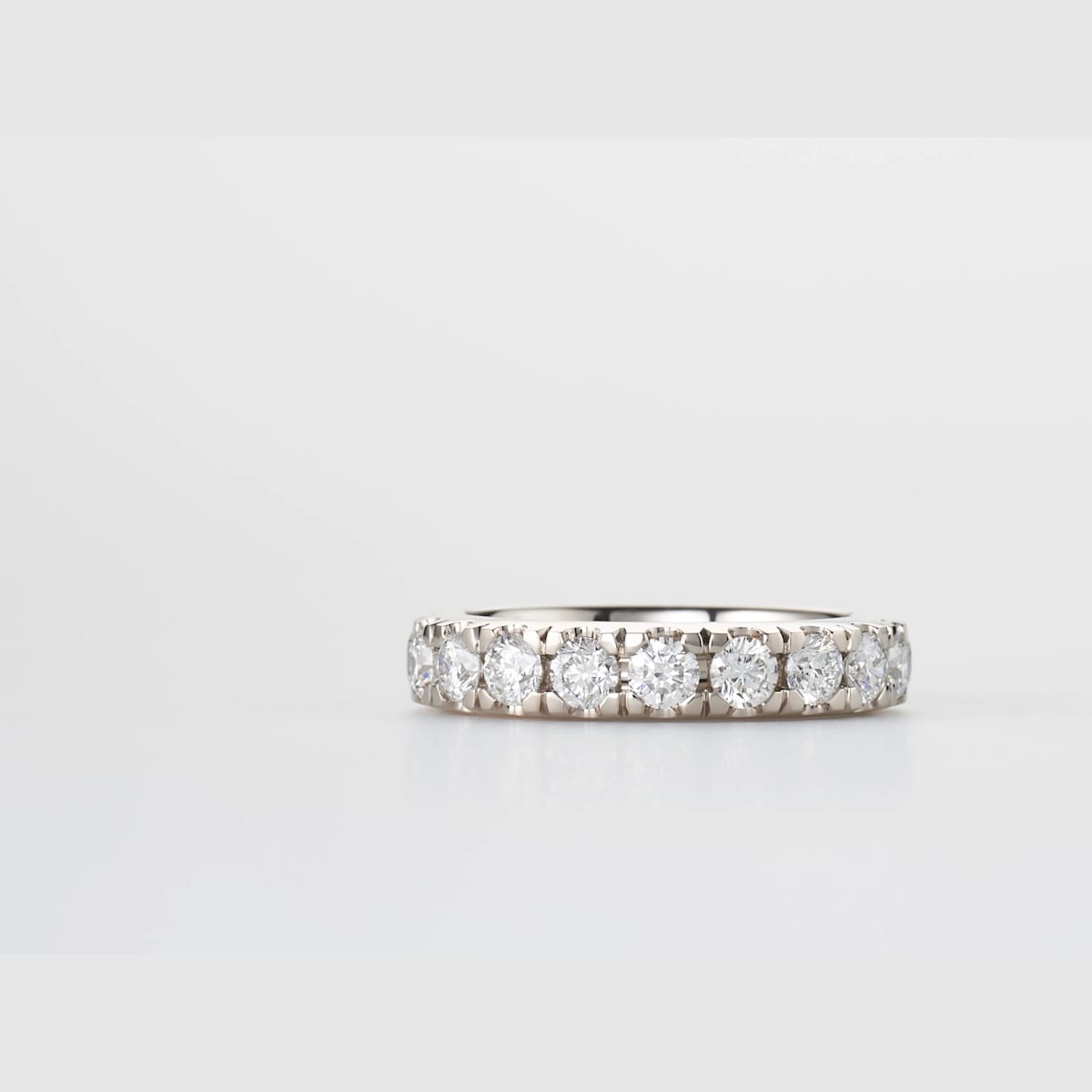 Line ring 5 with diamonds in white gold