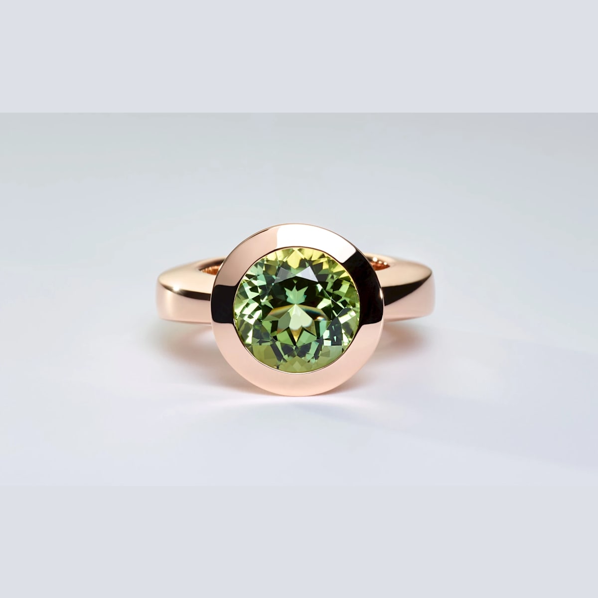 T6f11 with tourmaline in rose gold 15 600 euro m