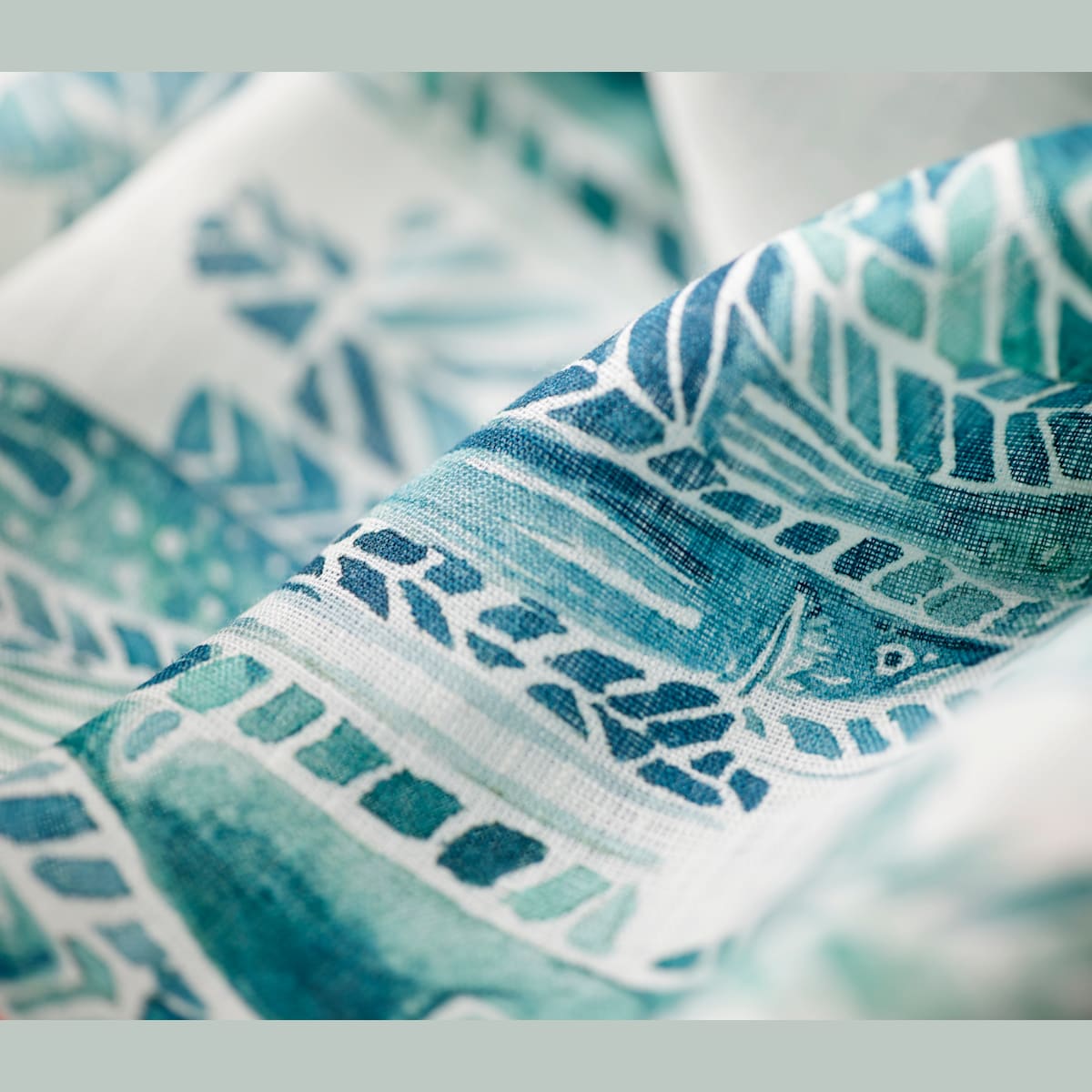 16 58b51b2eb7 look product 0294 scarf detail 05 large