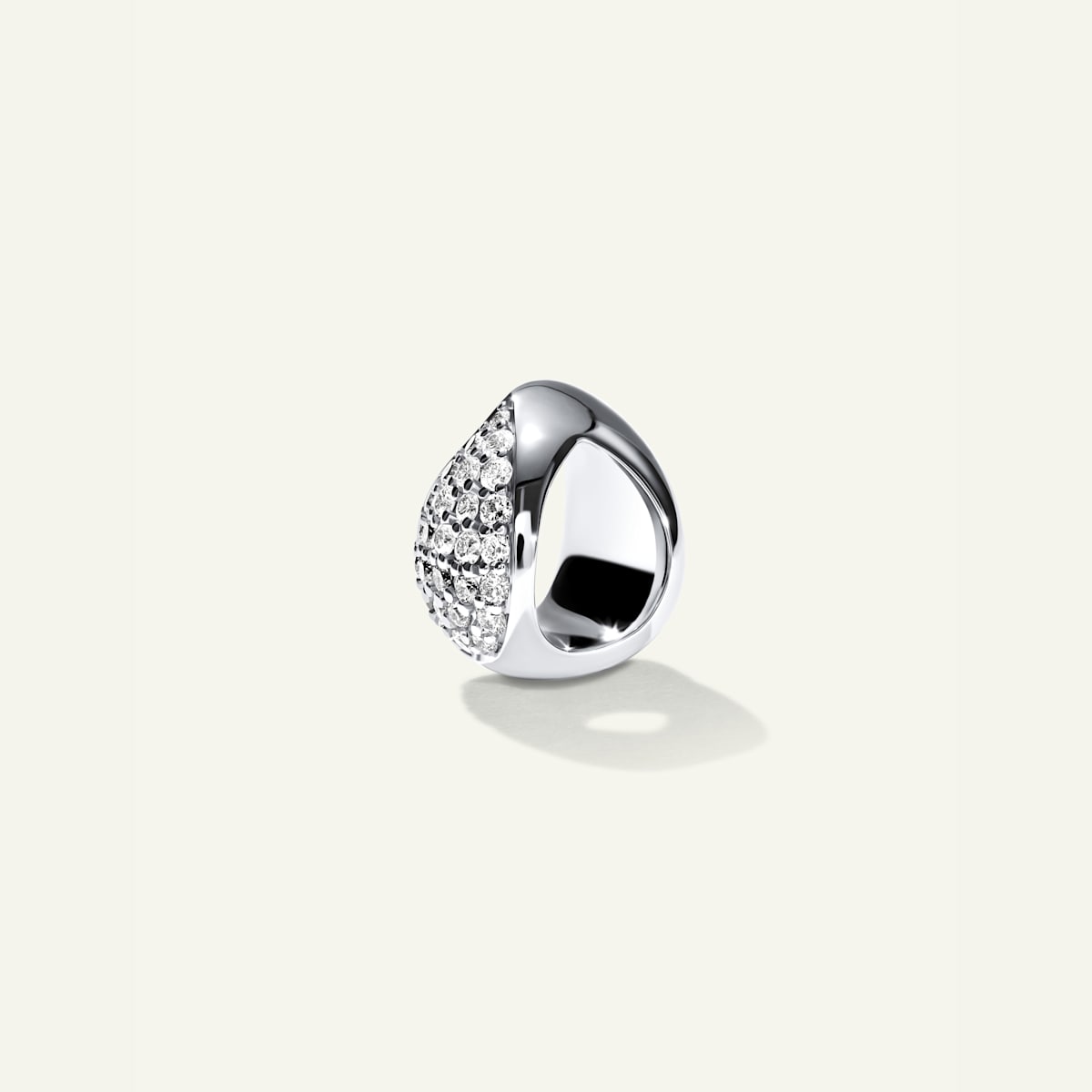 Tamara Comolli Signature Drop Clasp mit Diamant Pavé, Referenz A-Dr-p-wg, Ansicht 2