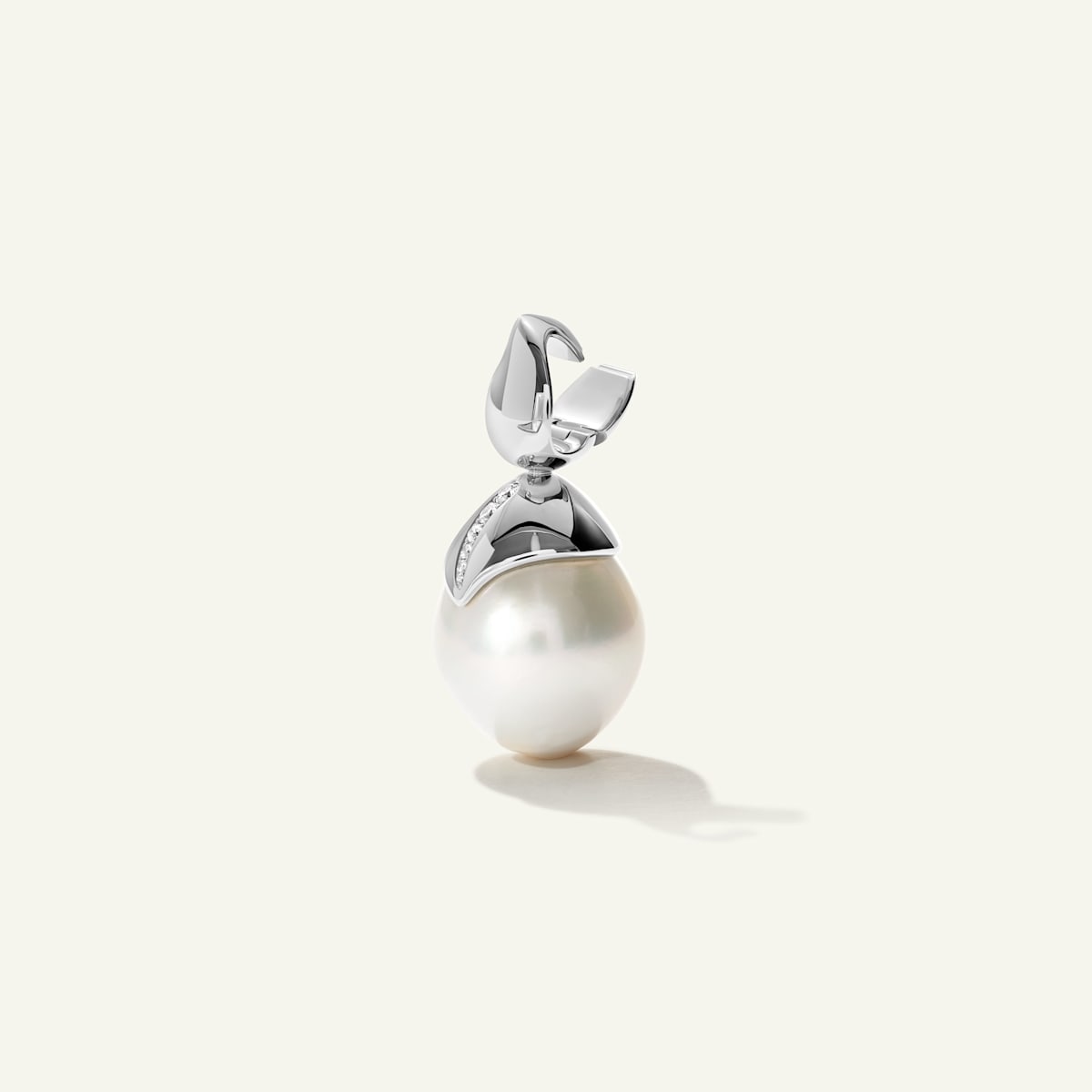 Tamara Comolli Pendant Southsea Pearl 15 mm mit Diamant Pavé, Referenz P-PRL-SSP15-p-wg, Ansicht 2