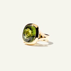 Tamara Comolli Cushion Ring mit Peridot, Referenz R-CUSH-Per13.80-yg