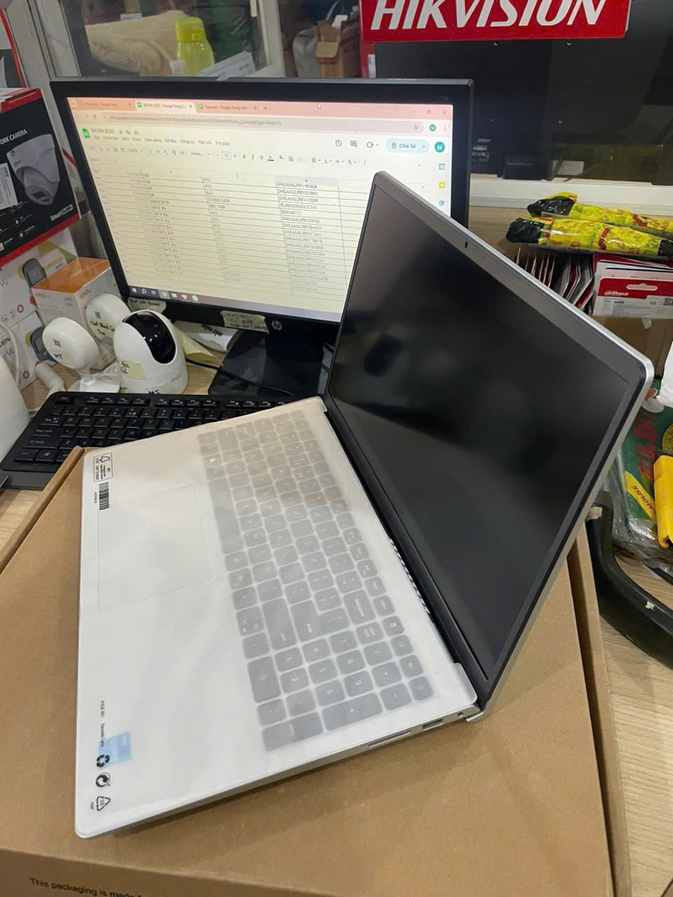 Laptop Dell Inspiron 3530 (Core i3 N305/ 8GB/ 256GB SSD/ 15.6inch Full HD/ Windows 11)
