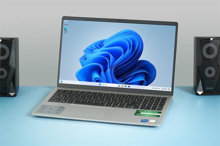 Laptop Dell Inspiron 3520 i5 1235U/ 16GB/ 512GB/ 120Hz/ OfficeHS/ Win11/ Bạc