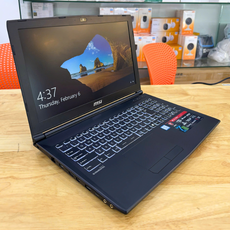 MSI GL62M-7RDX (Core i7-7700H/16GB/256GB/15.6/FHD/GTX1050/99%)