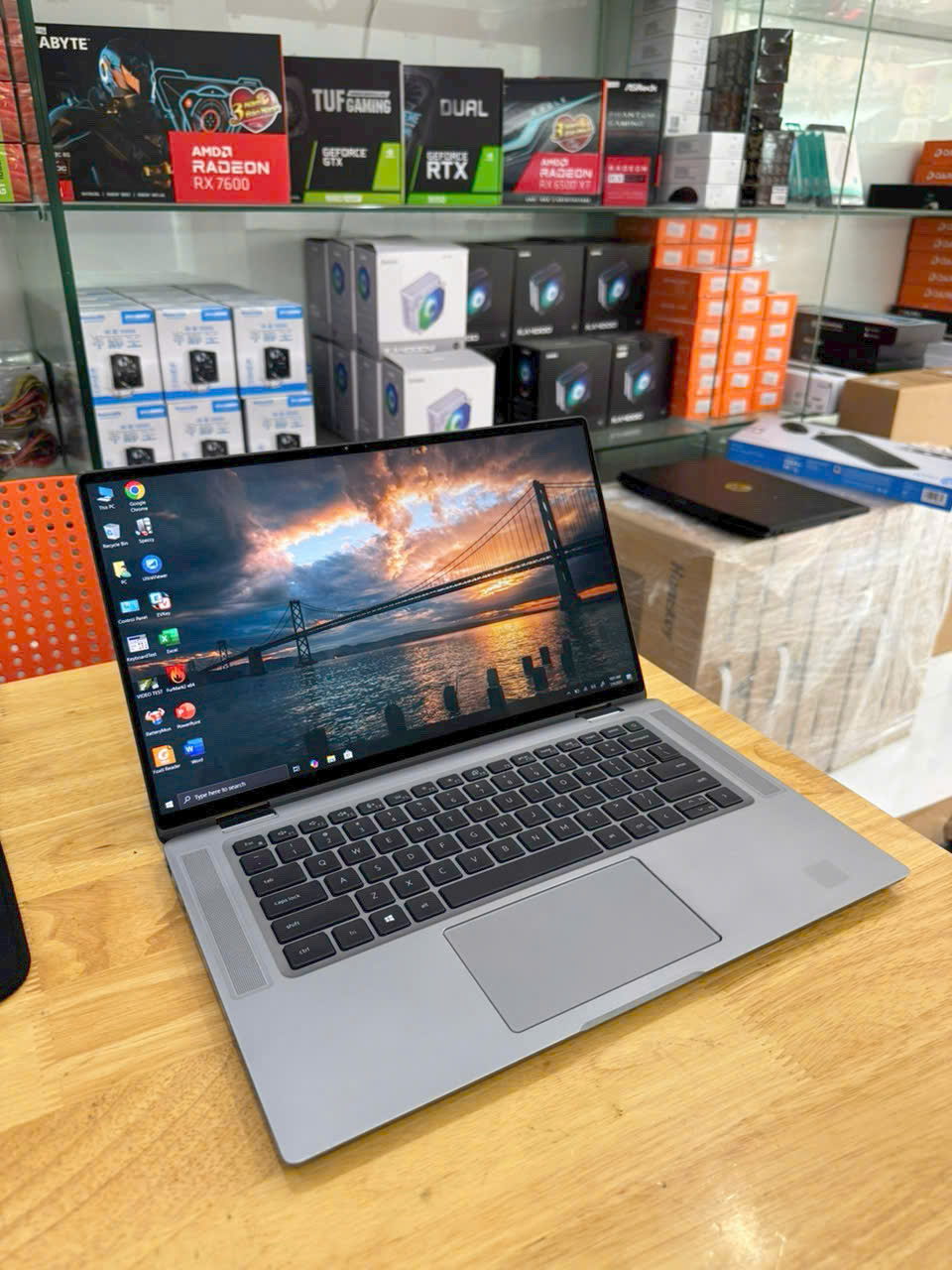 Laptop Dell Latitude 9510 2in1 Core i7-10810U | 16GB | 256GB | 15.6 FHD Cảm ứng 360 độ