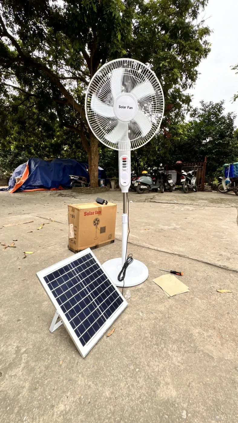 Quạt năng lượng mặt trời F198