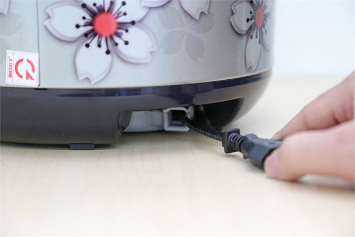 Nồi cơm điện Sharp 1.8 lít KS-R181STV