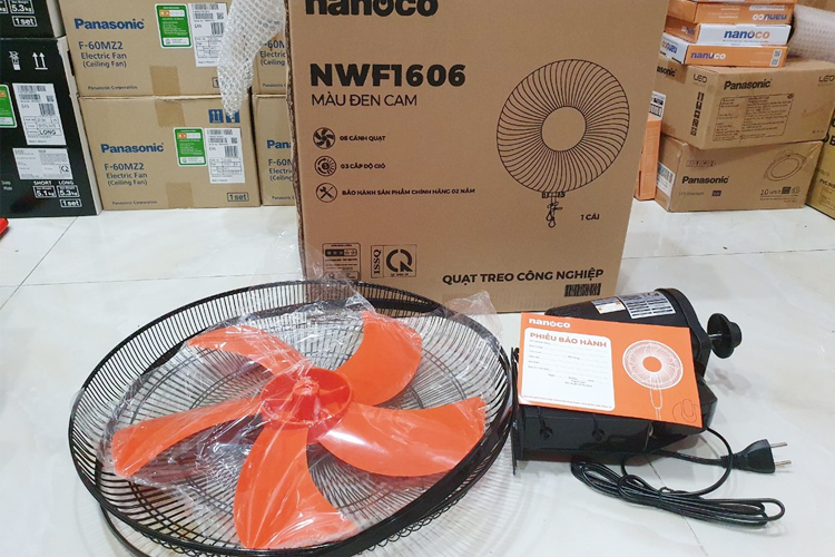 Quạt treo Nanoco model NWF1606 màu đen cam