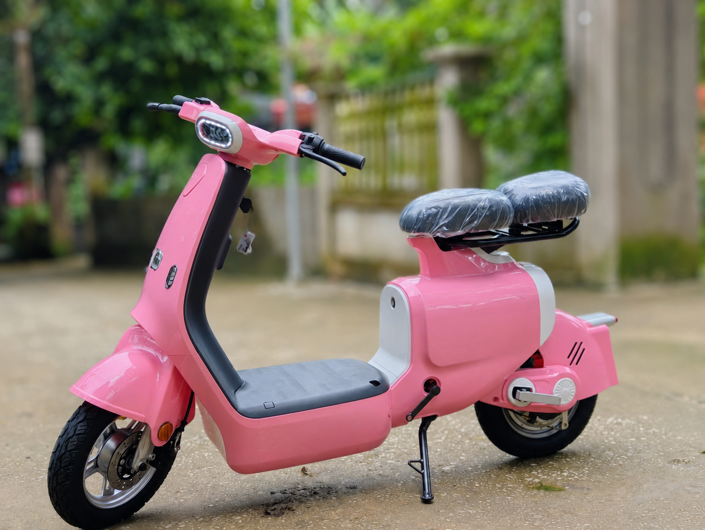 Xe đạp điện trợ lực màu hồng