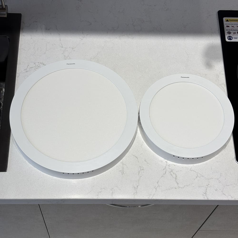 Đèn led ốp trần nổi tròn Panasonic NNNC7627188 24W