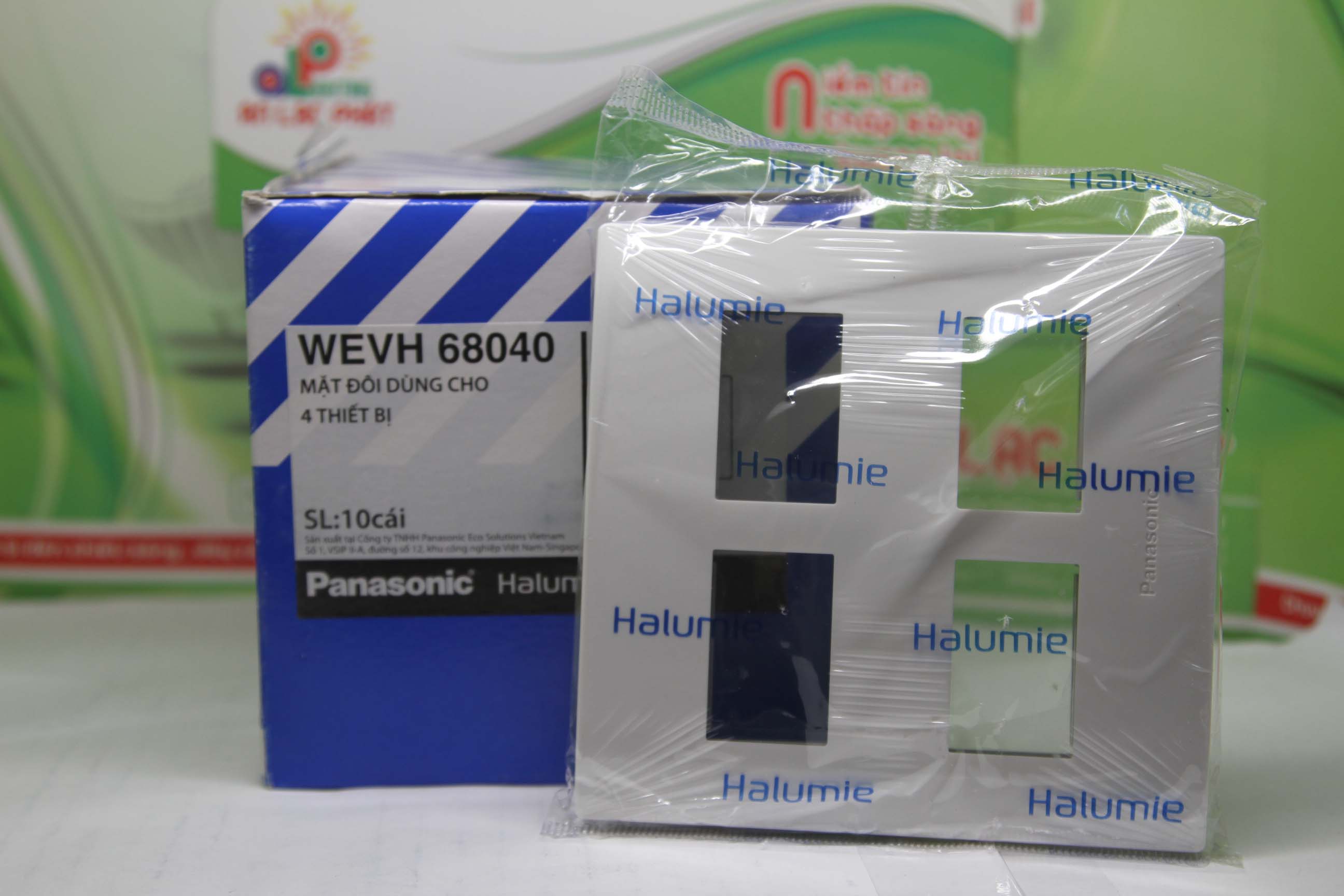 Mặt Công Tắc Panasonic WEVH68040 Dòng Halumie 4 Thiết Bị