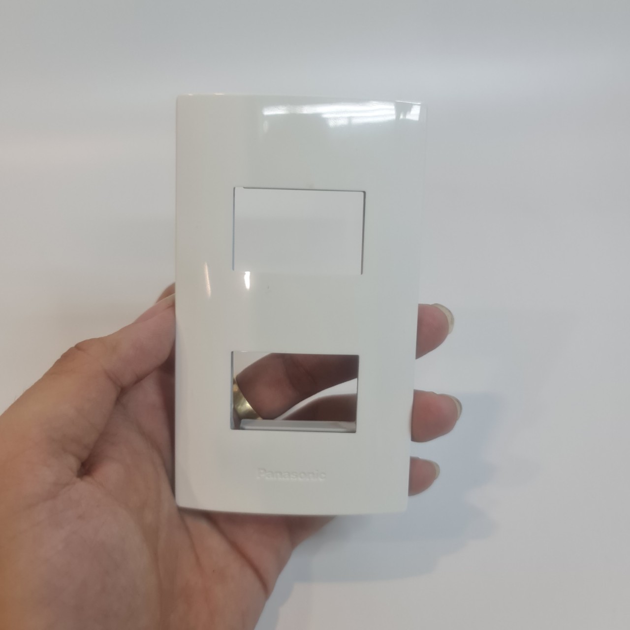 Mặt Công Tắc Panasonic WEVH68020 Dòng Halumie 2 Thiết Bị