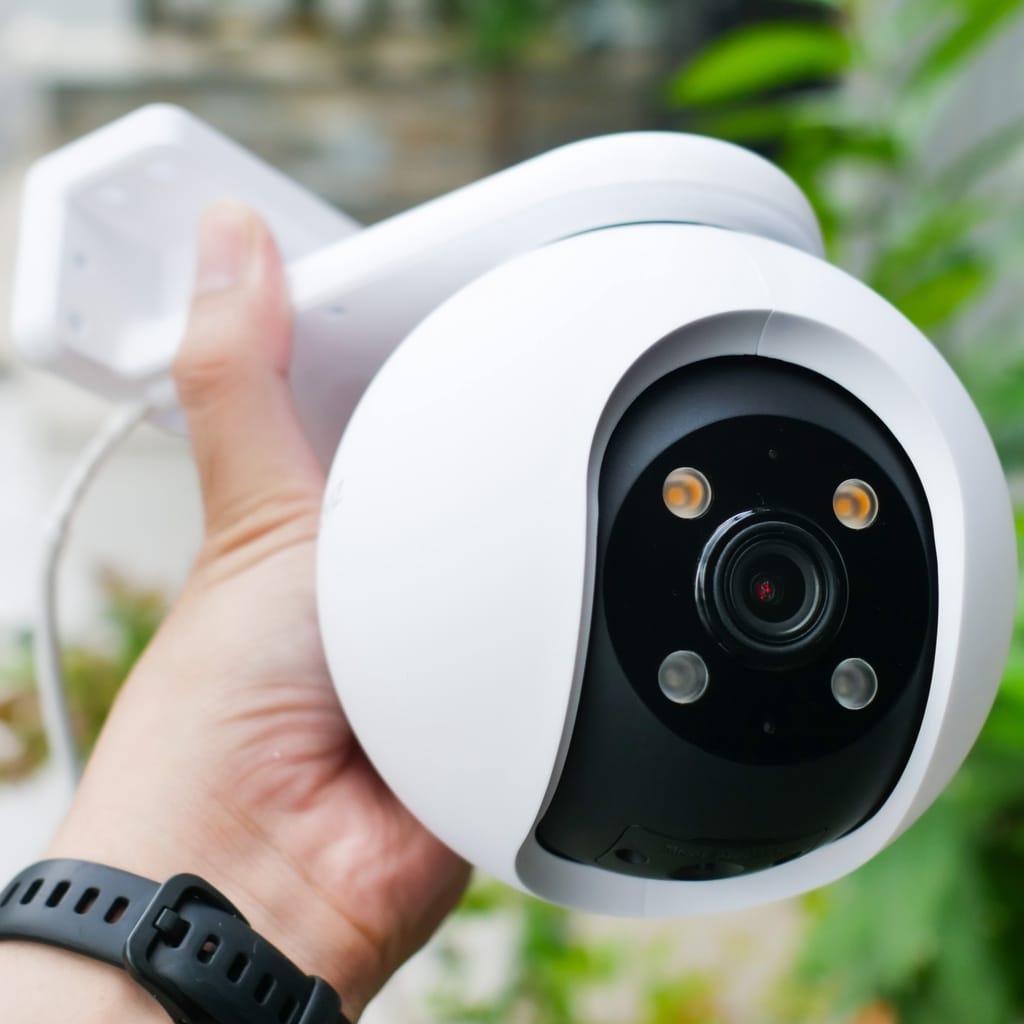 Camera WiFi quay quét ngoài trời EZVIZ H8 3K 5MP