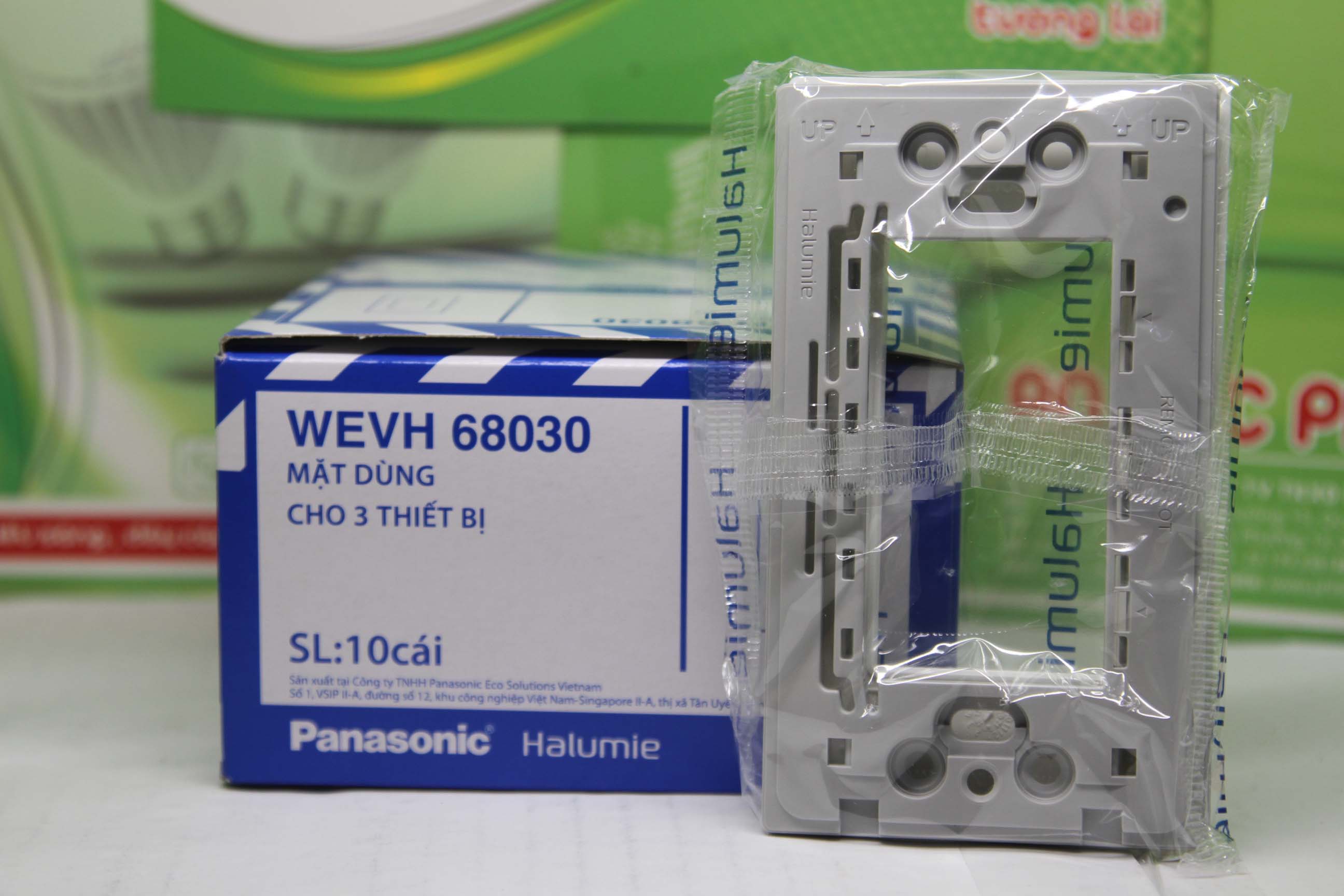 Mặt Công Tắc Panasonic WEVH68030 Dòng Halumie 3 Thiết Bị