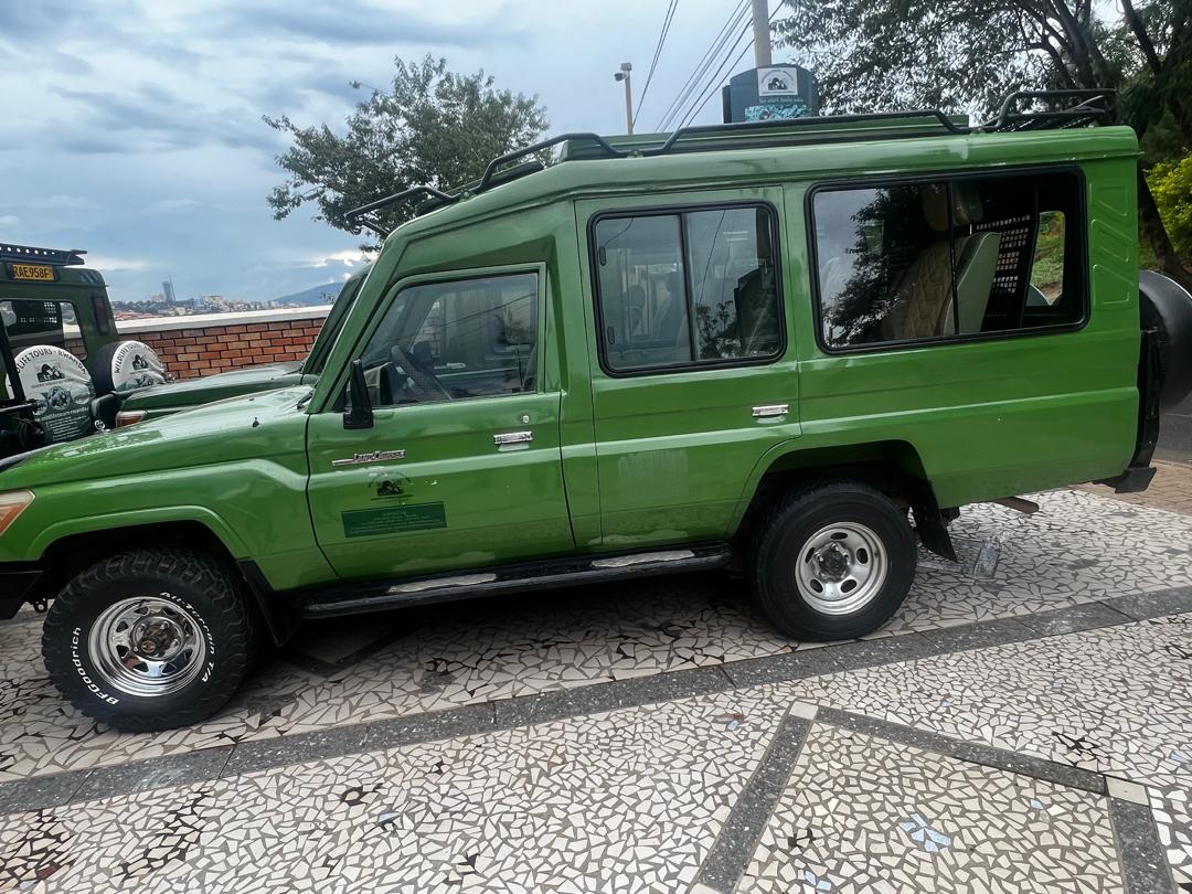 Wildlife Tours Rwanda safari Land Cruiser