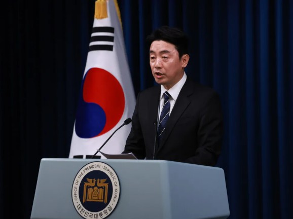 위안부 피해자 관련 등, 역사 왜곡 도서 공공도서관 비치 논란, 제도 재점검 지시