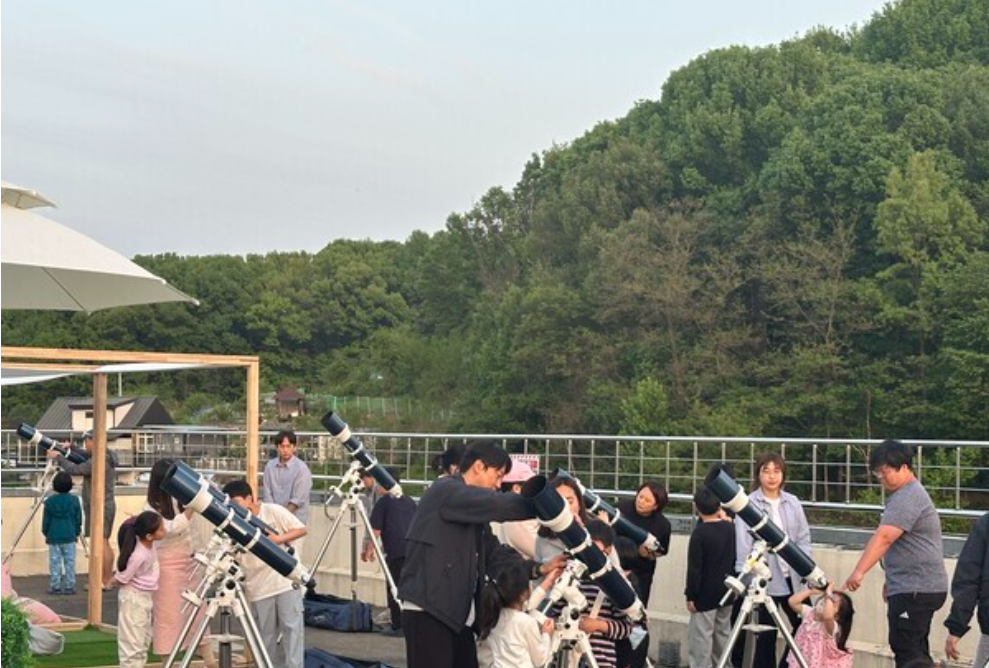 구미도서관, 옥상 활용 가족 참여형 야외 독서 행사 운영