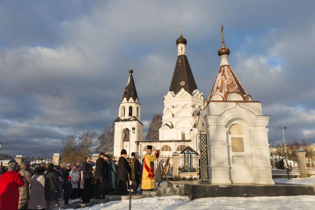 Красное на волге храм