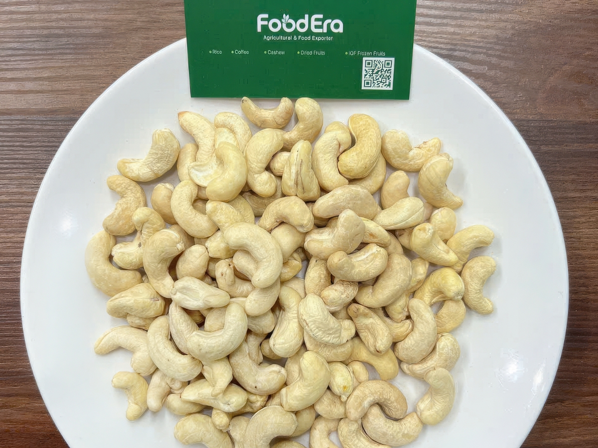 Cashew Kernel WW240 — White Whole 240